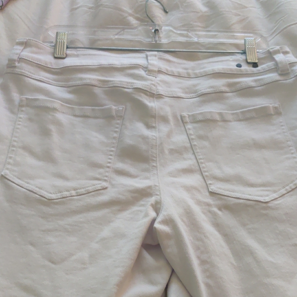 CAbi White Bermuda Shorts - Picture 3 of 6